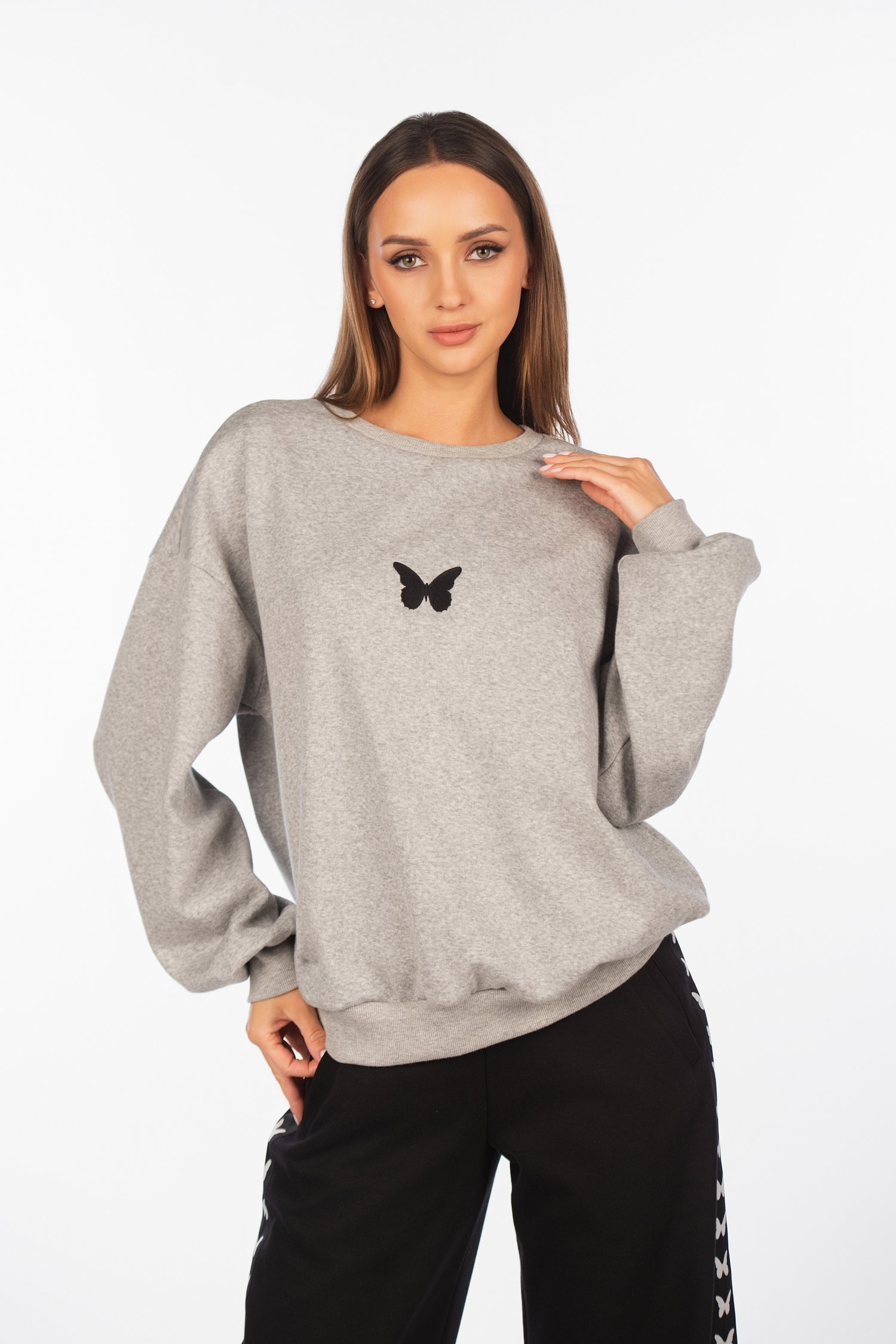 Šukuotinės medvilnės megztinis su kišenėmis "A. Kuzmickaitė"