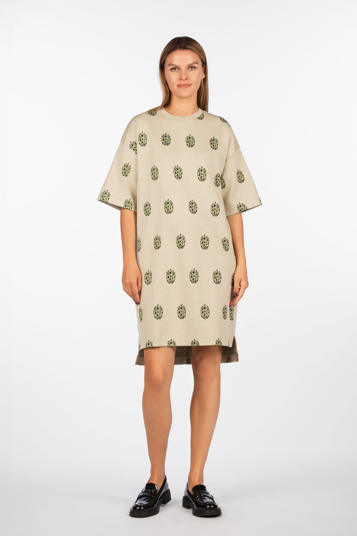 Šukuotinės medvilnės suknelė "Garbanota"