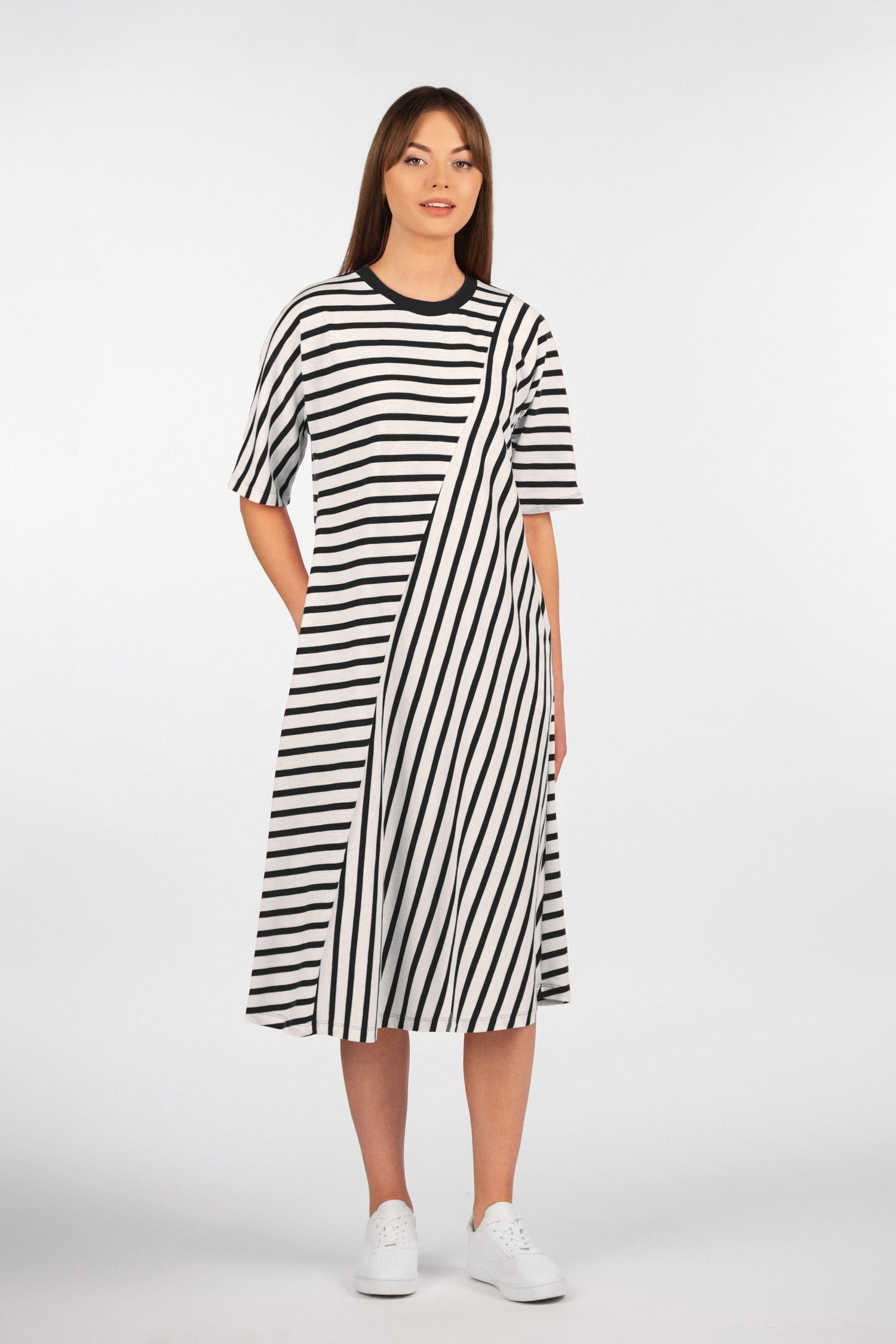 Šukuotinės medvilnės suknelė