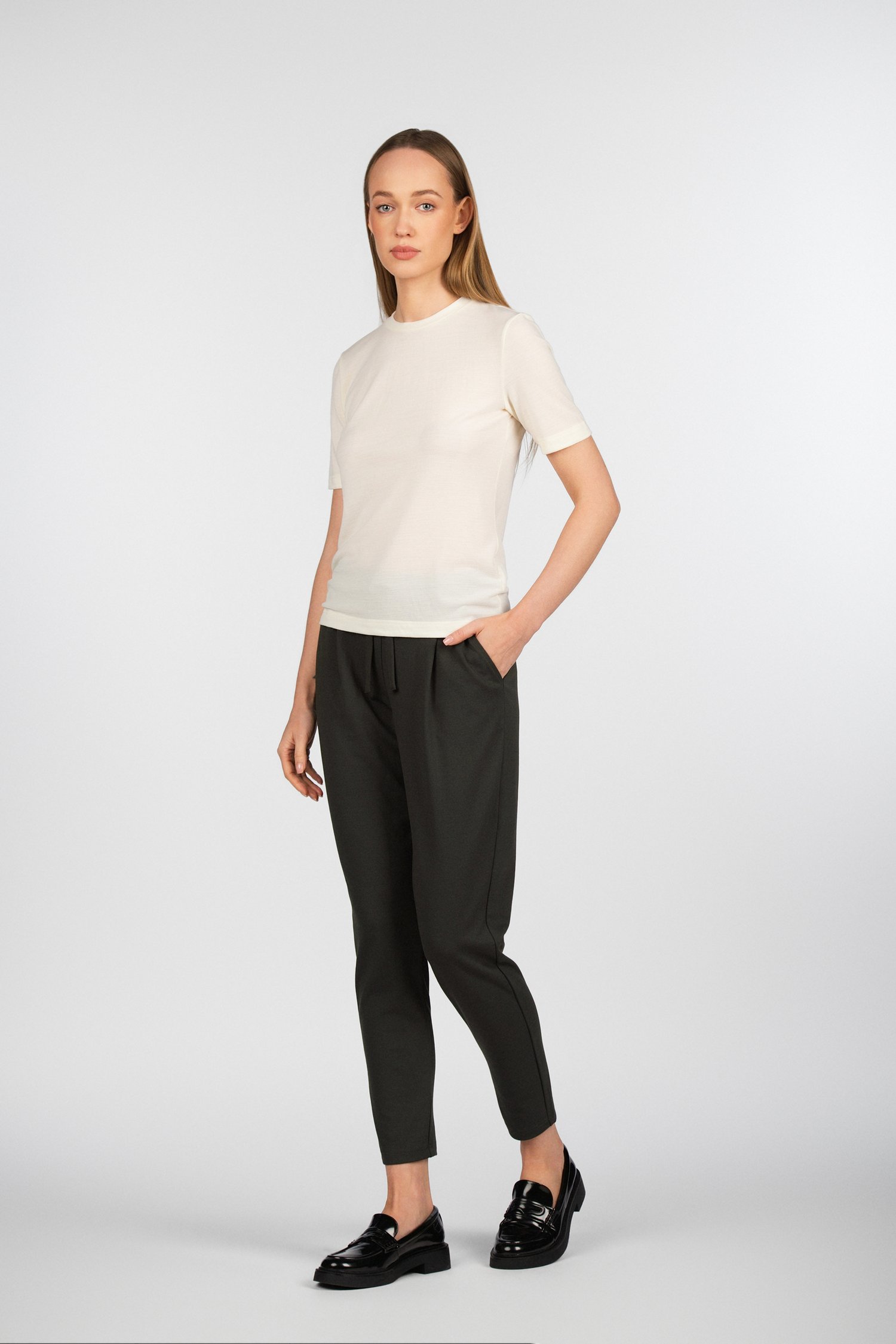 Klasikinio kirpimo kelnės su kišenėmis